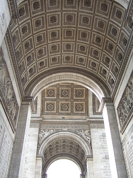 File:Arc de Triomphe Froschperspektive.jpg