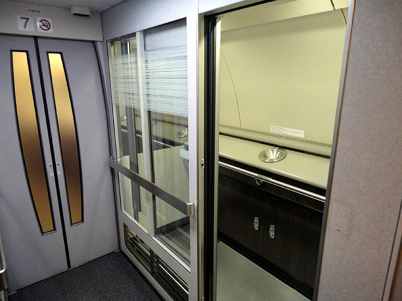 File:JRW series500 smokingroom.JPG