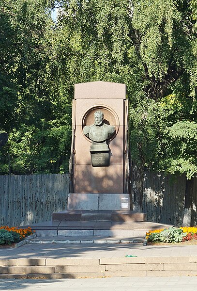 Файл:Monument of Mosin.JPG