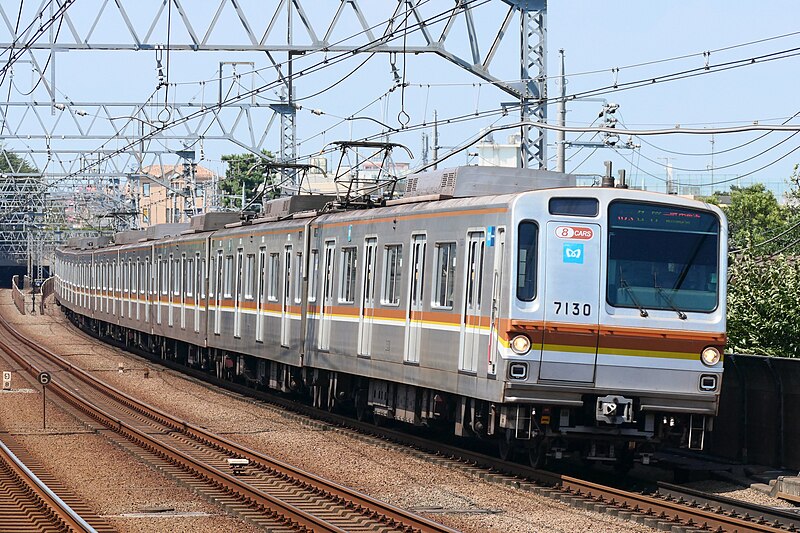 File:Tokyo-Metro-Series7000 7130.jpg