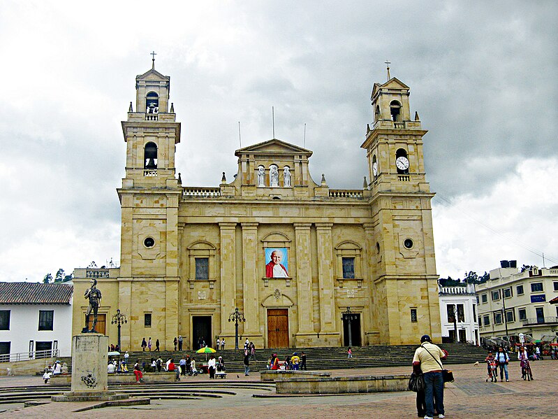 Archivo:BasilicaNuestraSradeChiquinquirá.JPG