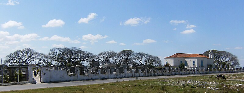 Archivo:Cementerio Viejo de Guanabacoa.jpg