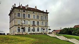 The town hall in Fraisans