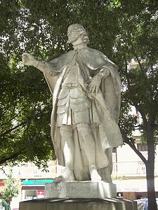 Estatua de Felipe III rey de Navarra.