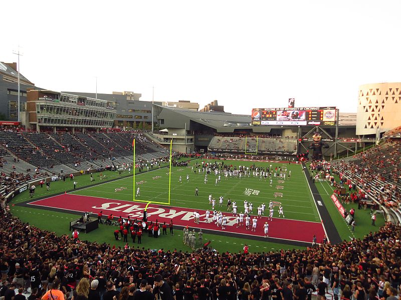 File:Nippert Stadium (16168215261).jpg