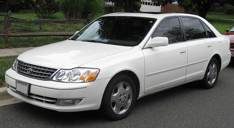 File:03-04 Toyota Avalon .jpg