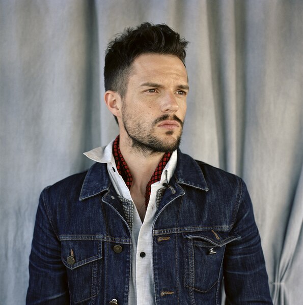 Файл:Brandon Flowers.jpeg