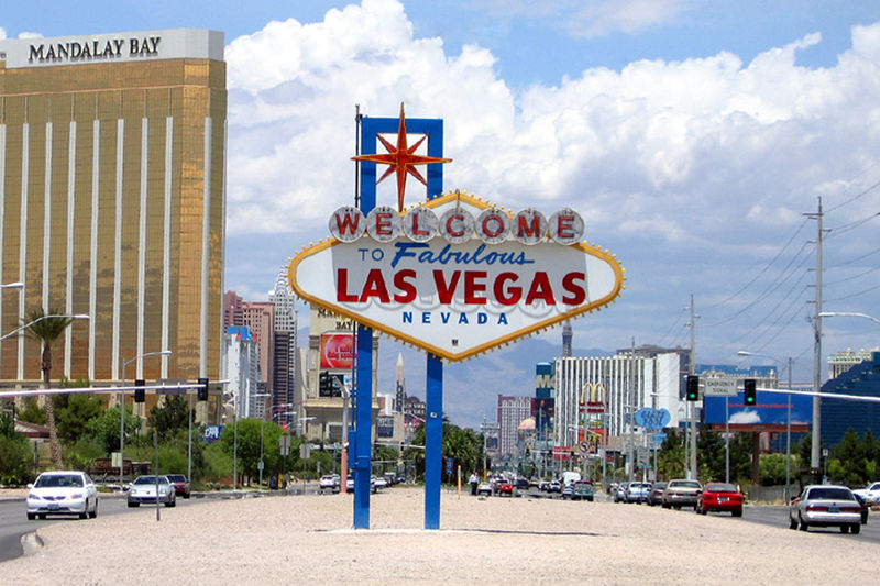 File:LasVegasSign06212005.jpg