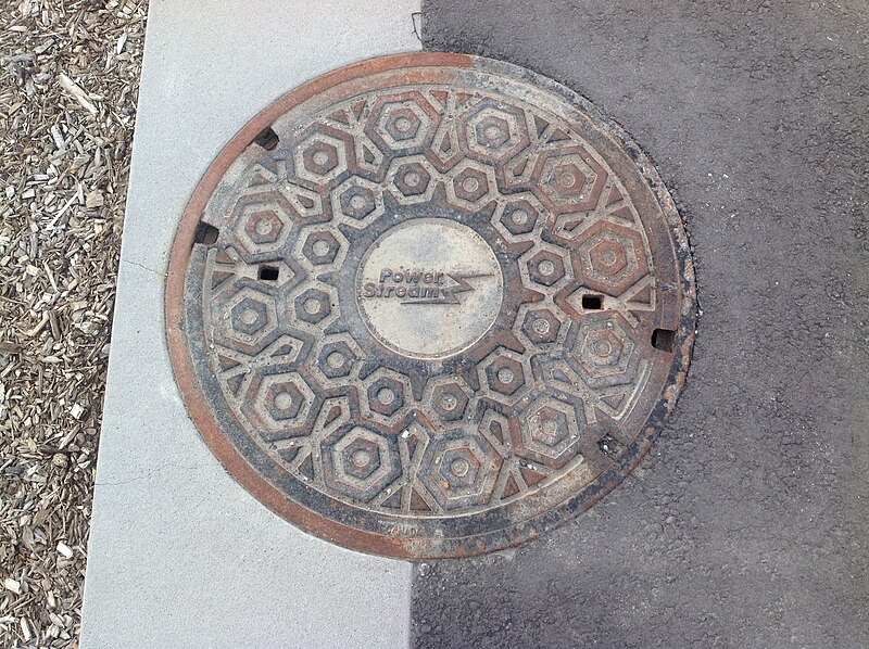 File:PowerStreamManholeCoverVaughan2018.jpg