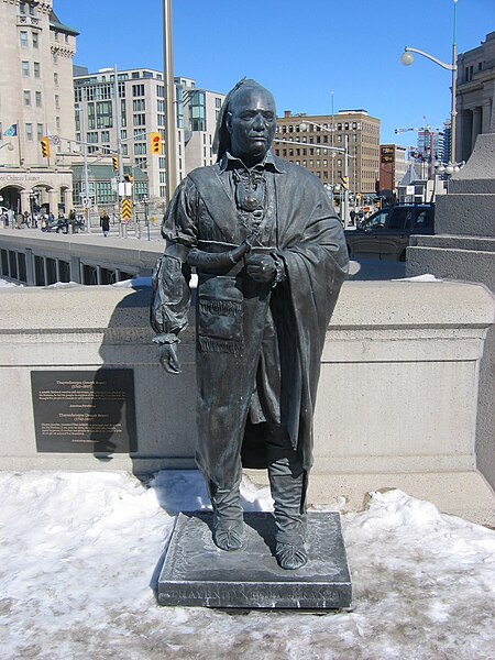 Файл:Thayendanegea (Joseph Brant) statue.jpg