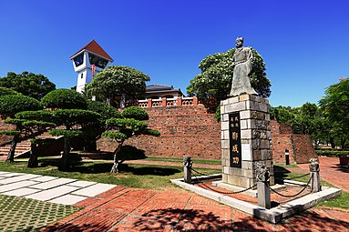 日治時期建造的紅磚平臺、洋樓宿舍與瞭望臺