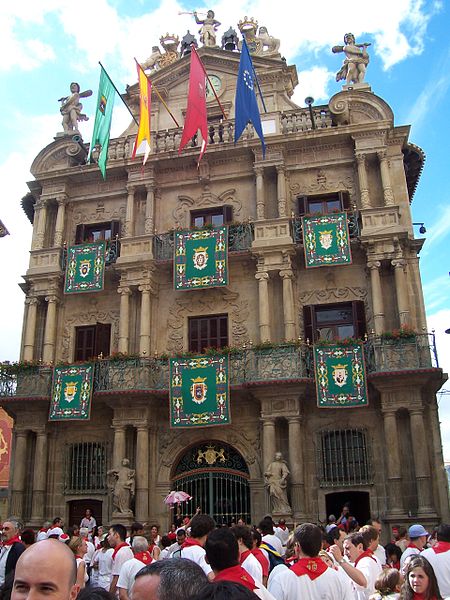 File:Ayuntamiento-pamplona-sanfermines.JPG