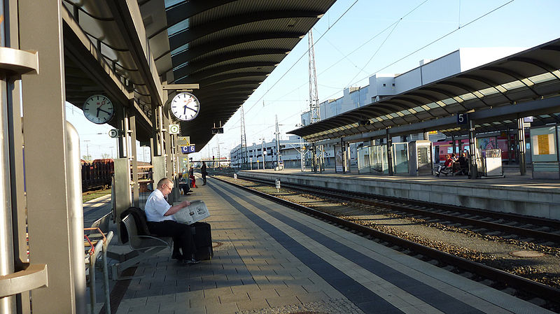 File:Bahnhof Bamberg Bahnsteige.jpg