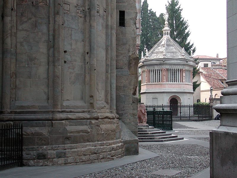 File:Bergamo battistero.jpg