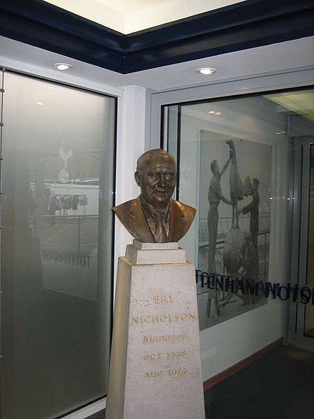 Файл:Bill Nicholson Sculpture.JPG