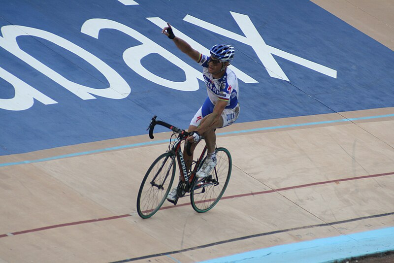 File:Boonen Roubaix 2009 2.jpg