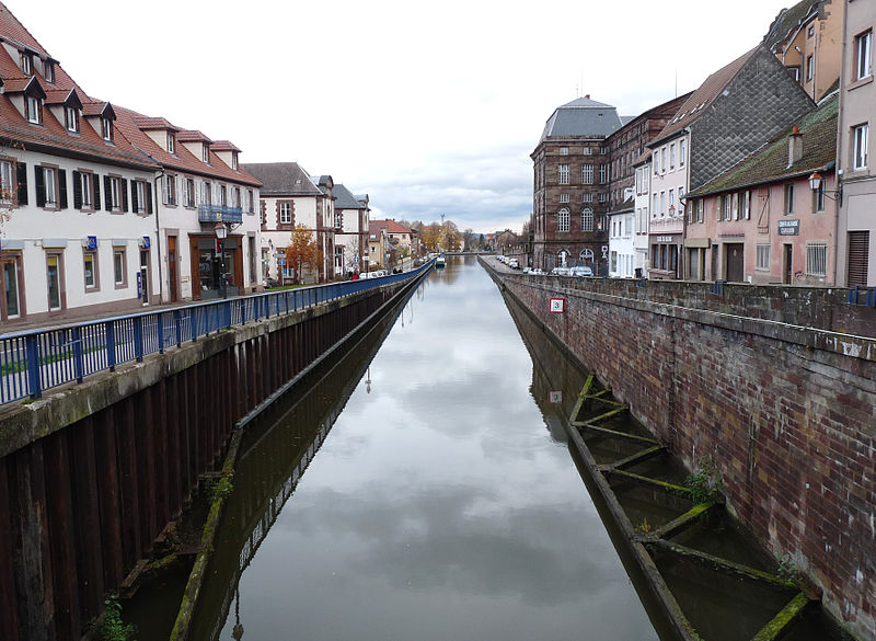 Файл:Canal de la Marne-au-Rhin-Saverne.jpg