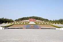 Dprk pyongyang cemetery 05.jpg