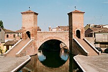 Gate to Comacchio.jpg