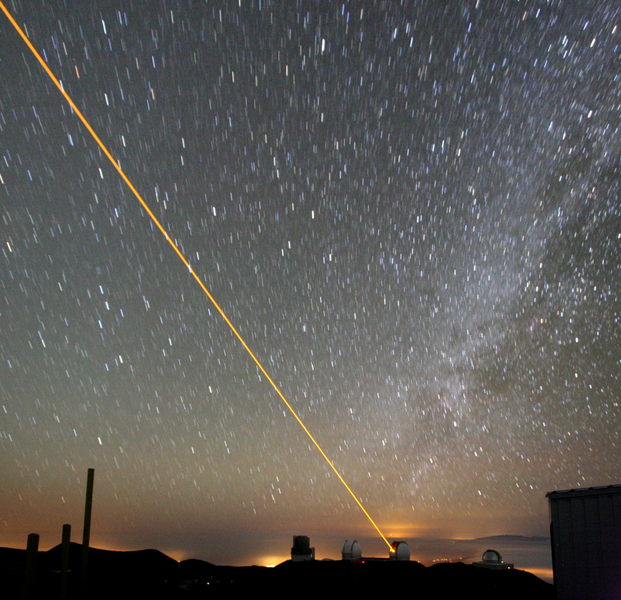 File:Keck laser at night.png