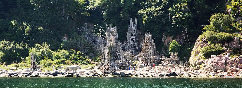 Archivo:Ladonia bay view.jpg