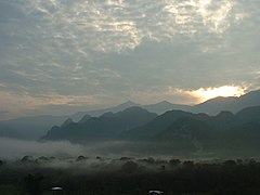 遠眺姆祿山