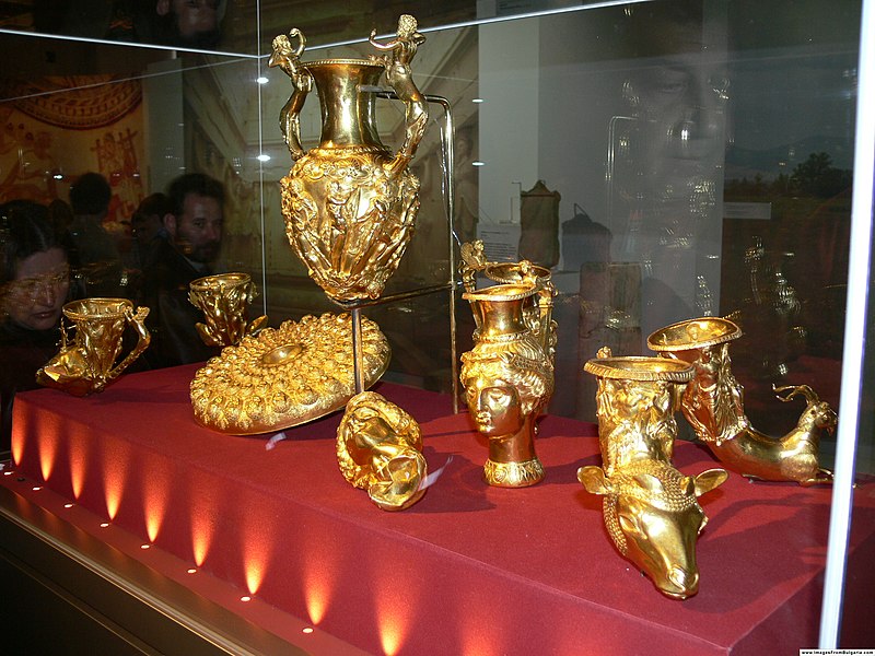 Archivo:Thracian treasure NHM Bulgaria.JPG