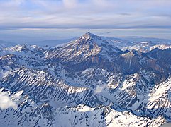 El Aconcagua, ubicado en la provincia de Mendoza, es con 6960,8 msnm el punto más alto del mundo fuera de los Himalayas, además de ser la cumbre de mayor altitud de los hemisferios meridional y occidental.