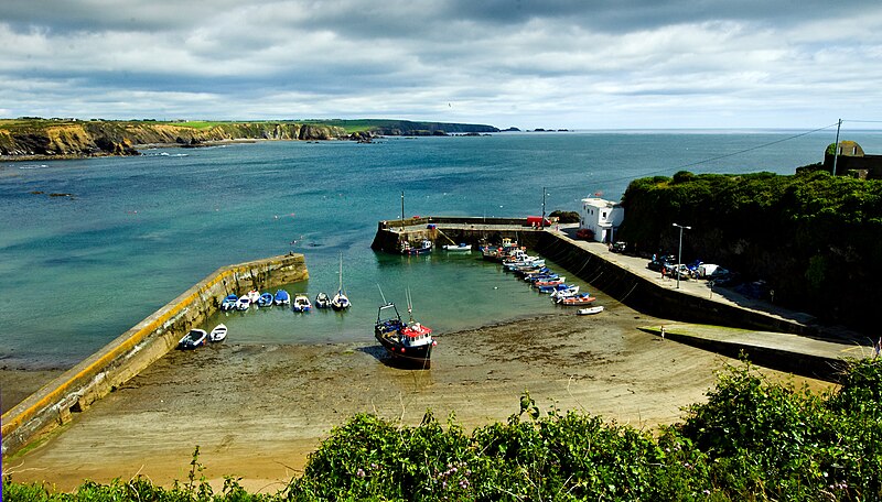 File:Boatstrand Harbour.jpg