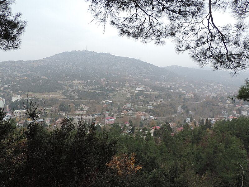 File:Gözne-town-from-Gözne-castle.jpg