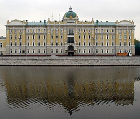 Штаб-квартира компании на Софийской набережной в Москве