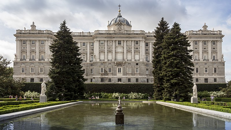 File:Palacio Real Jardines.jpg