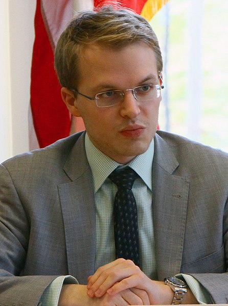 File:Ronan Farrow 2012.jpg