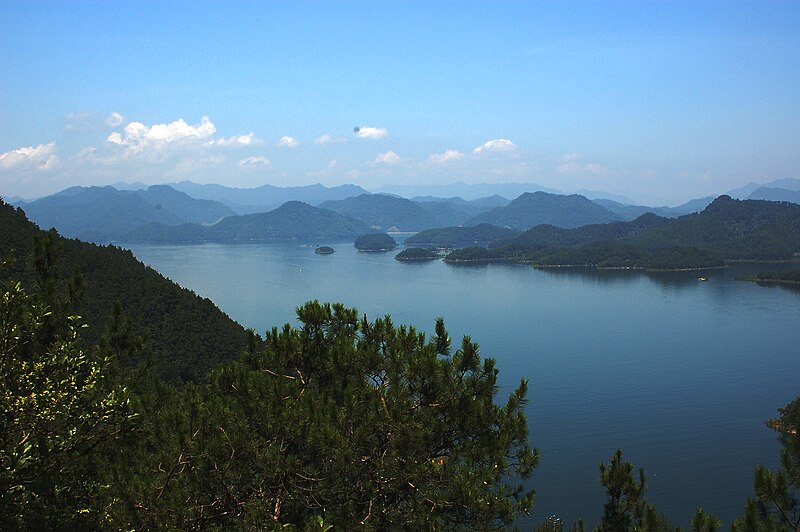 Файл:Thousand Island Lake.JPG