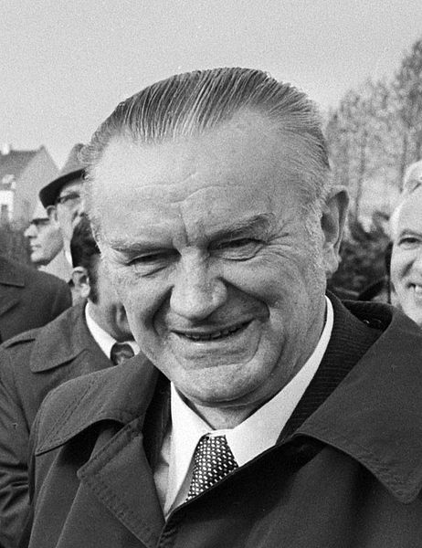 File:Piotr Jaroszewicz 1977.jpg