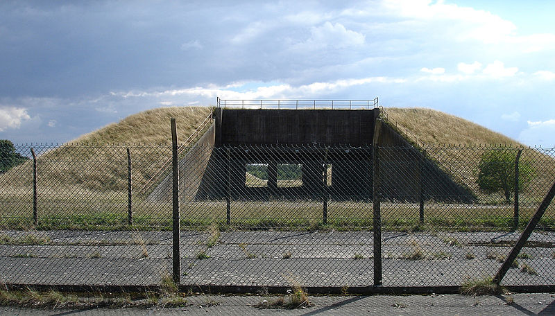 File:RAF Greenham Common, silo.jpg