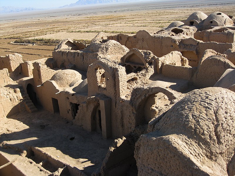 File:SarYazd Castle 04.jpg