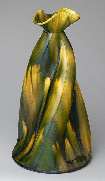 File:Vase MET DP352554 (cropped).jpg