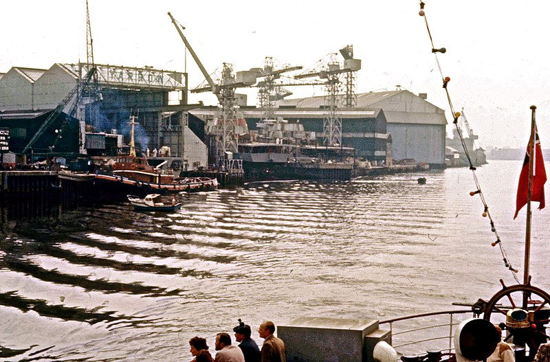 Archivo:Yarrow Yard, Glasgow.jpg