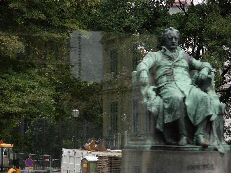 File:GoetheStatueandViennawindow.jpg