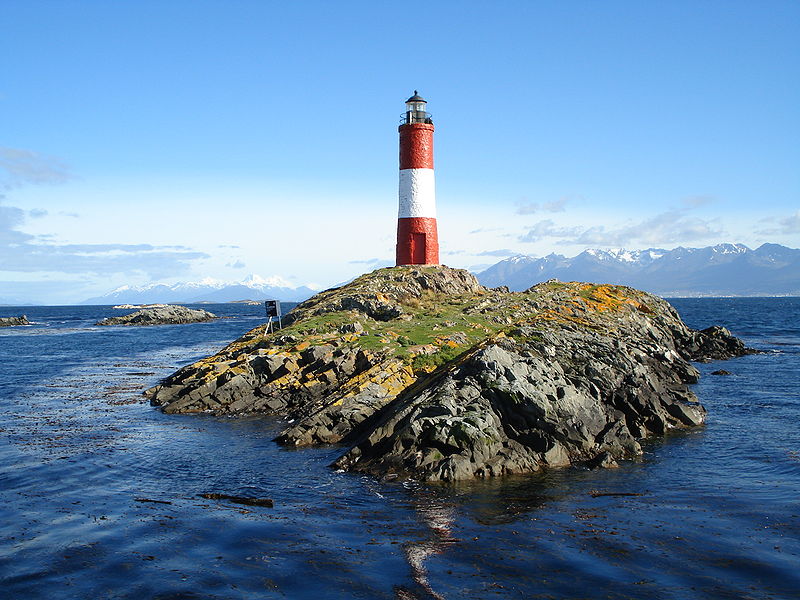 File:Les Eclaireurs Lighthouse.jpg