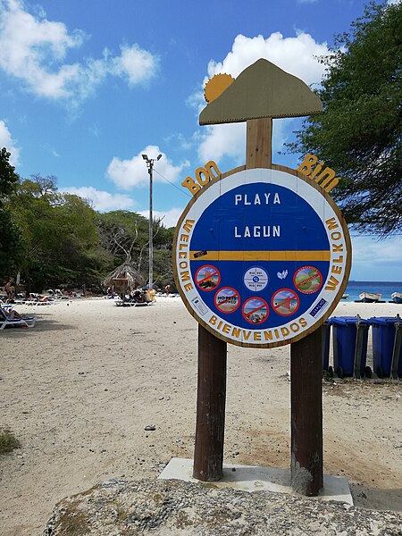 Archivo:Playa Lagun welkomsbord.jpg