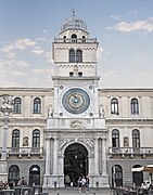 Palazzo dell'Orologio[15]​ en la Piazza dei Signori.