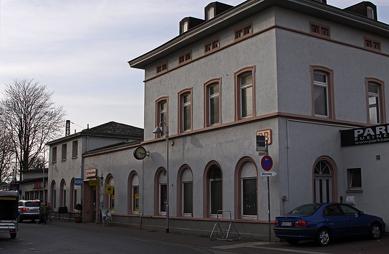 File:Bahnhof Eltville Strassenseite.jpg