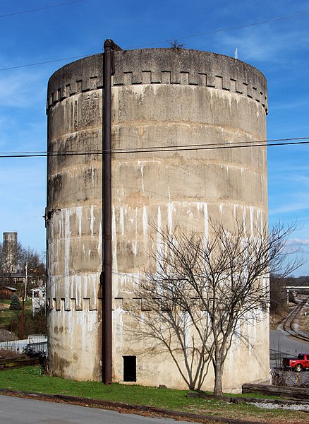 File:Bulls-Gap-Water-Tower.jpg