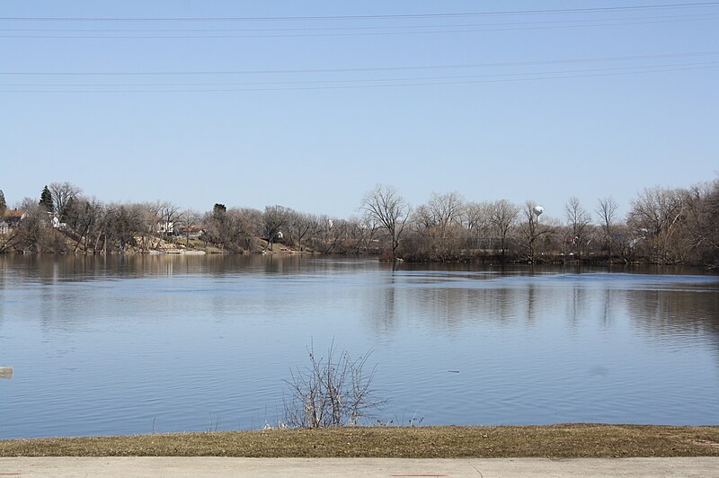 File:FoxRiverSunsetParkKimberlyWisconsinLookingNortheast.jpg