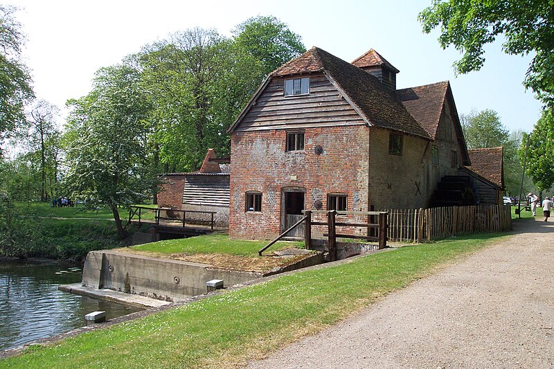 File:Mapledurham Watermill 1.JPG