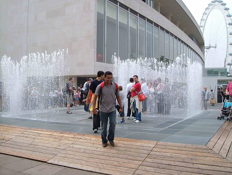 File:Royalfestivalhallfountains.jpg