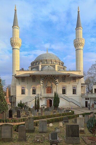 File:Sehitlik-Moschee in Berlin, 2012.jpg