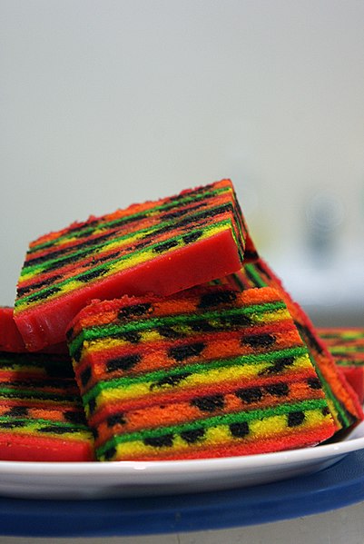 File:Kek Lapis Sarawak.jpg